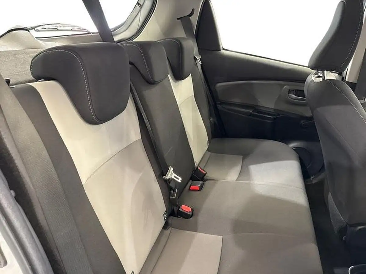 2020-toyota-yaris-15-vvt-i-icon-98bhp-hybrid-1497cc-e-cvt-big-12