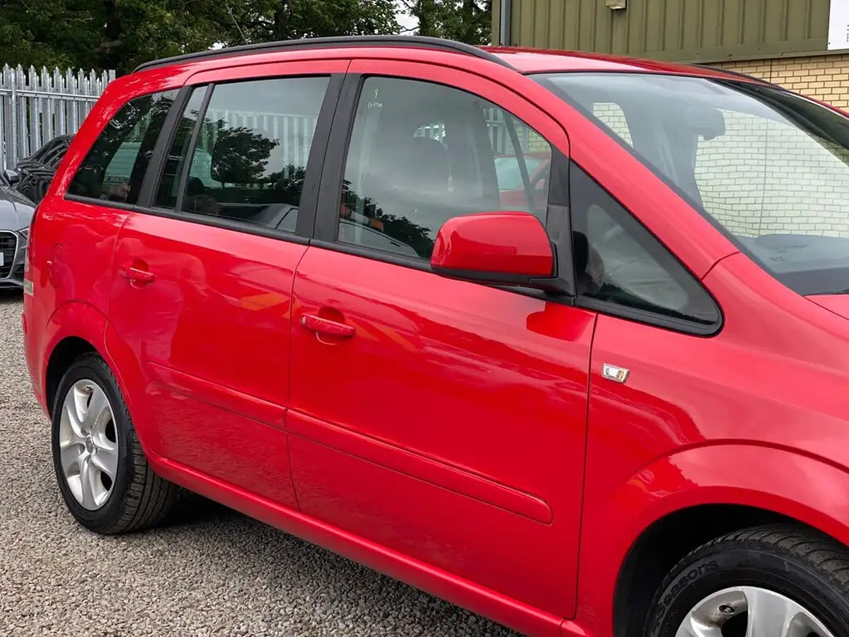 2013-vauxhall-zafira-16-exclusiv-big-23