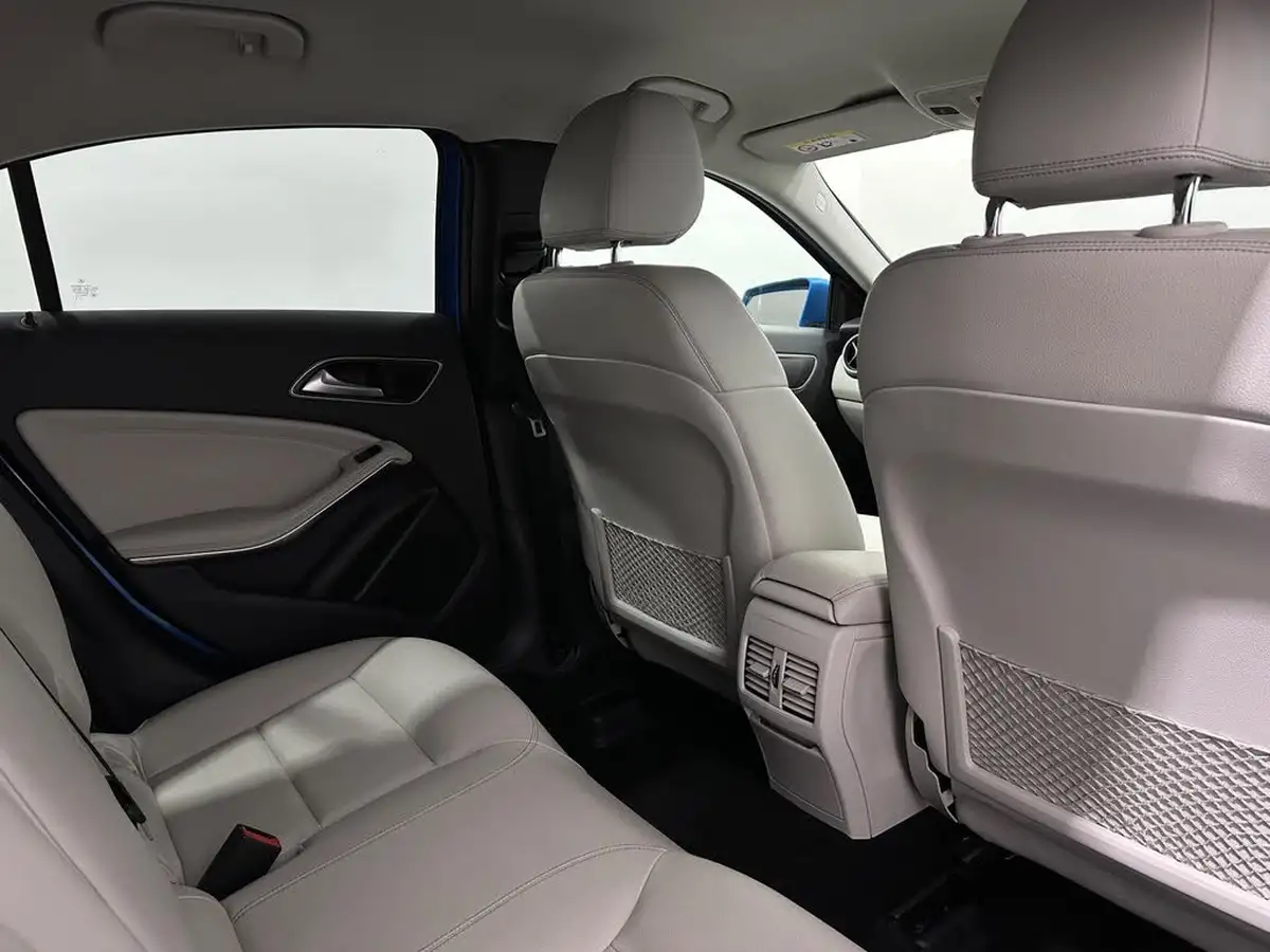 2016-mercedes-benz-a-class-21d-a200d-sport-premiumss-7g-dct-big-39