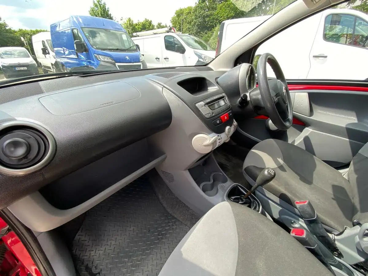 2011-citroen-c1-10-vtr-68-5d-big-11