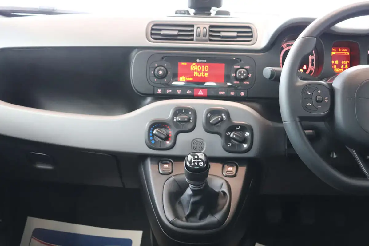 2020-fiat-panda-12-waze-big-14