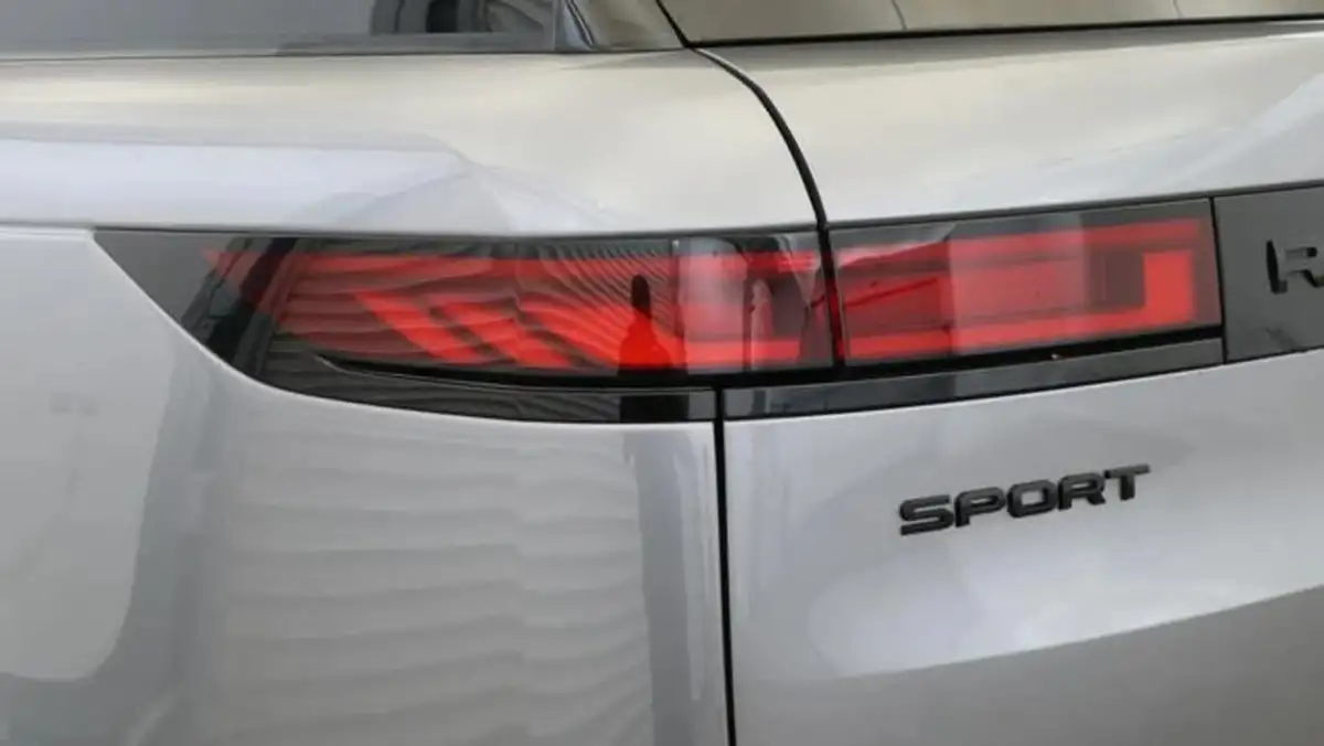 2023-land-rover-range-rover-sport-30-d300-dynamic-se-big-18