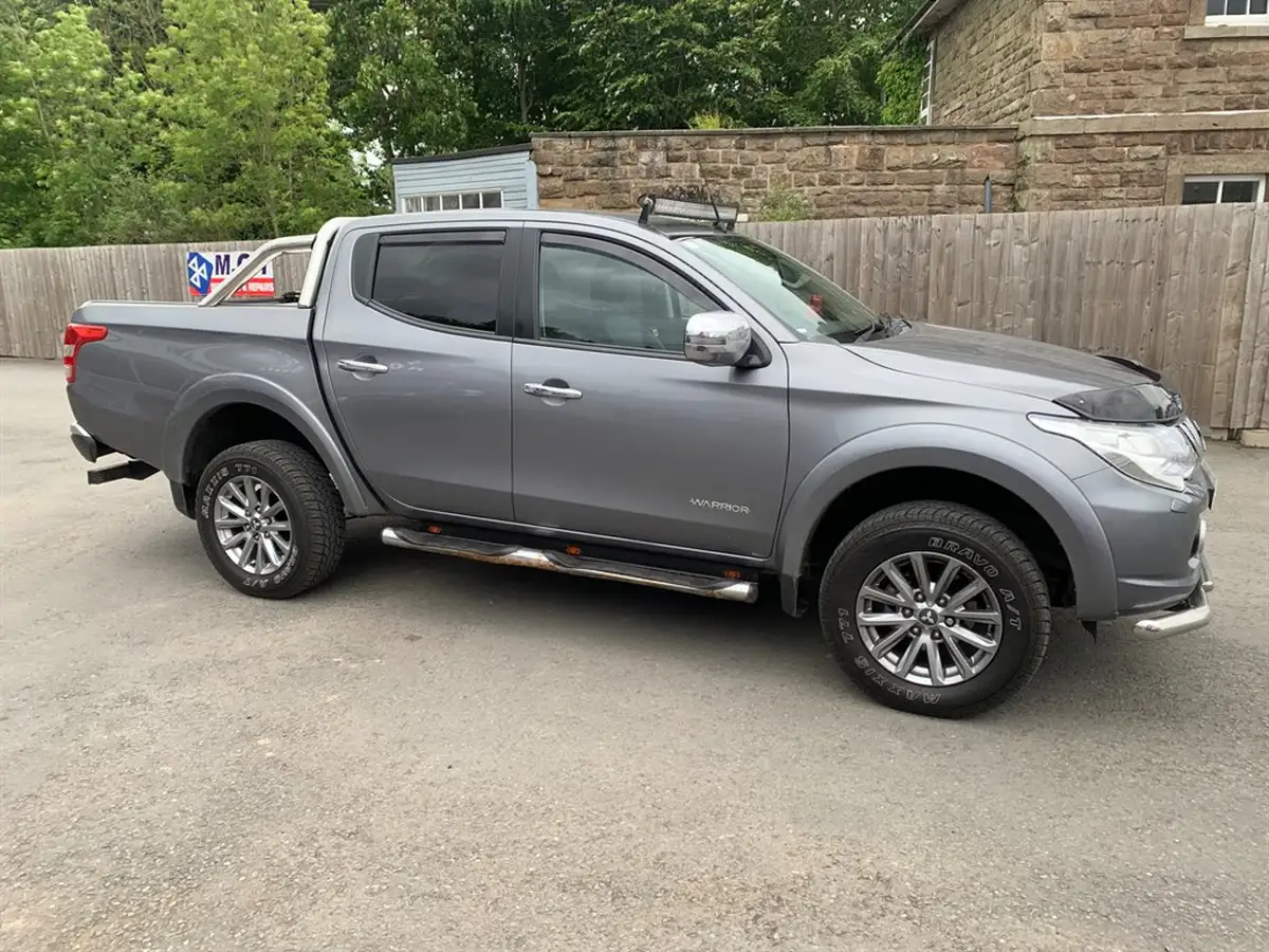 2016-mitsubishi-l200-24di-d-warrior-big-2
