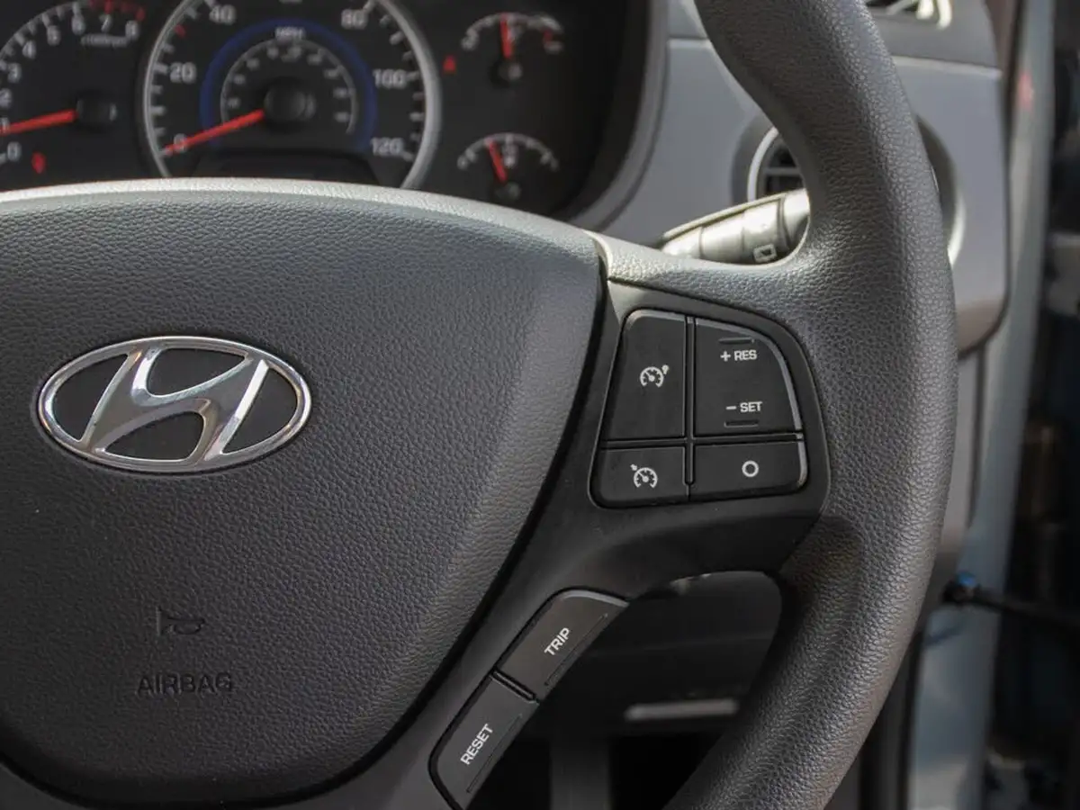 2017-hyundai-i10-10-se-big-19