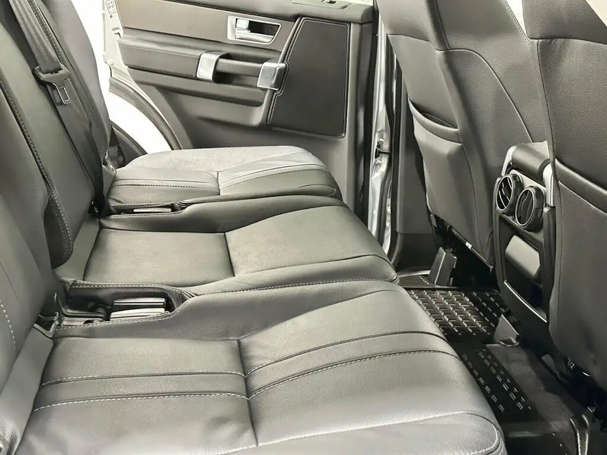 2016-land-rover-discovery-4-30-sd-v6-graphite-big-22