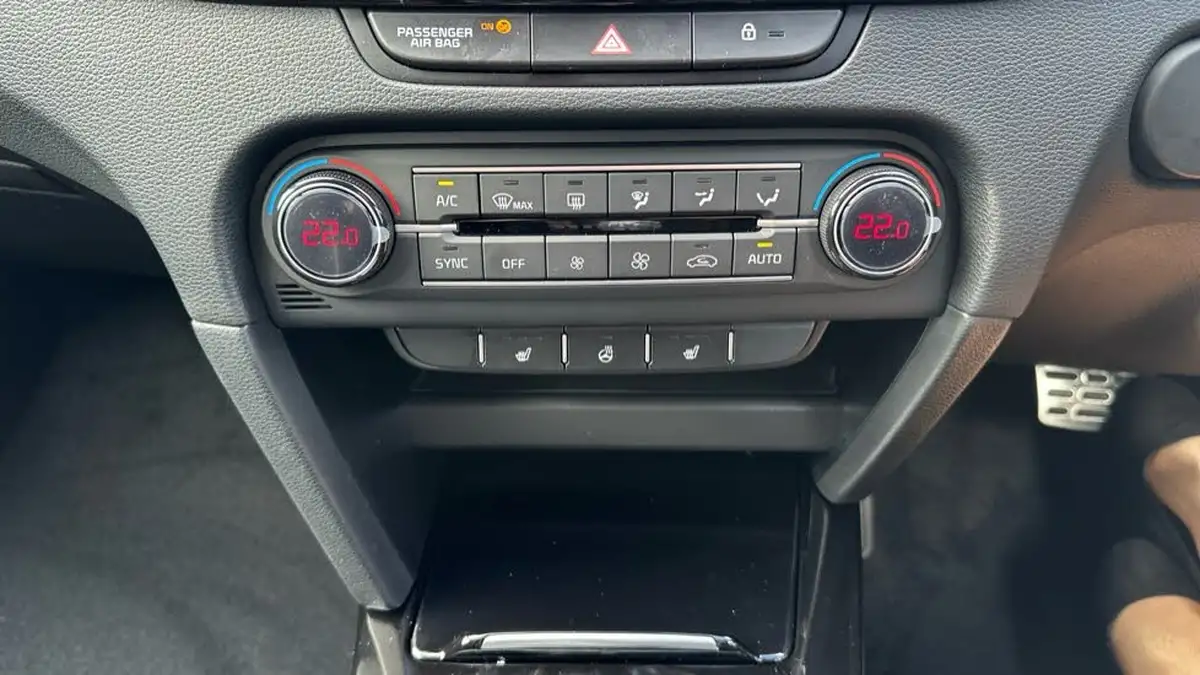 2025-kia-ceed-15-t-gdi-gt-line-dct-big-16