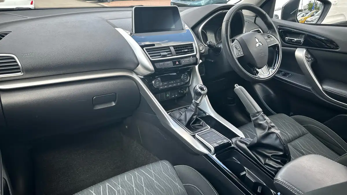 2019-mitsubishi-eclipse-cross-15-3-big-11