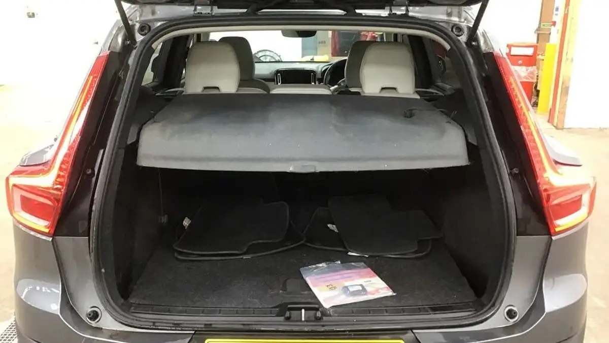 2019-volvo-xc40-20-t4-momentum-awd-big-16