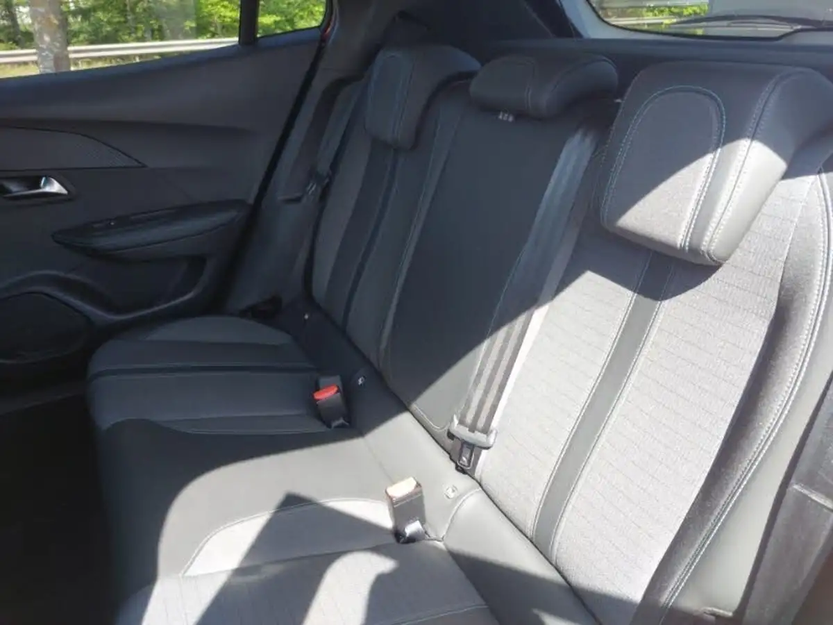 2022-peugeot-2008-suv-12-puretech-allure-premium-100bhp-big-5