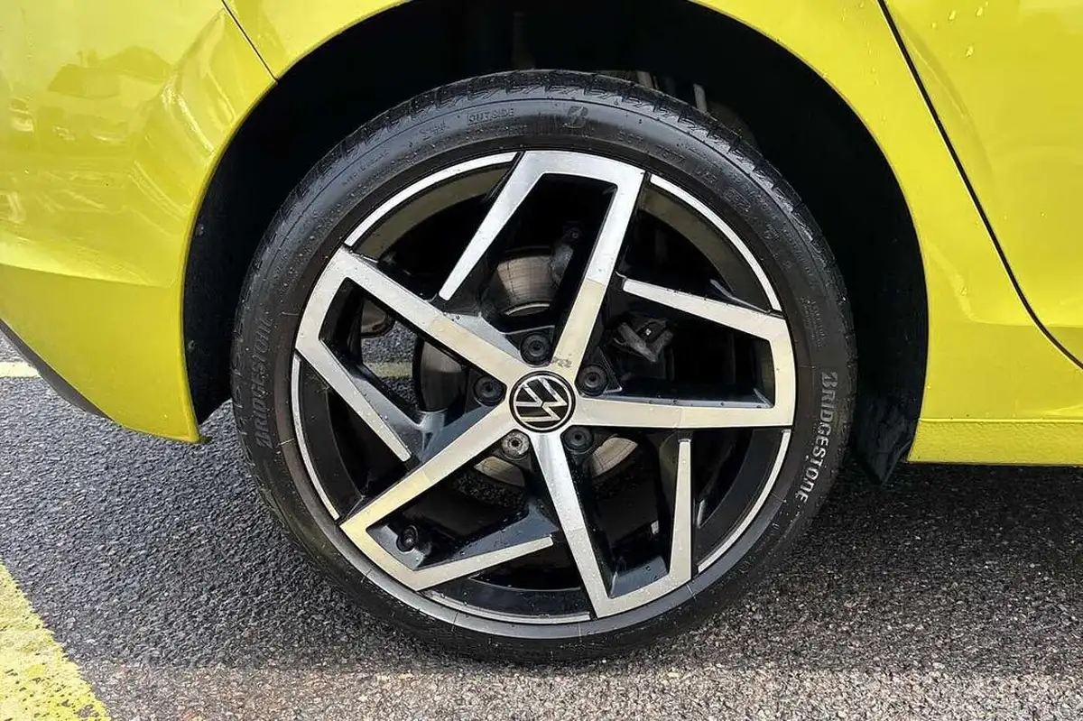 2022-volkswagen-golf-15-tsi-style-130ps-hatchback-big-4