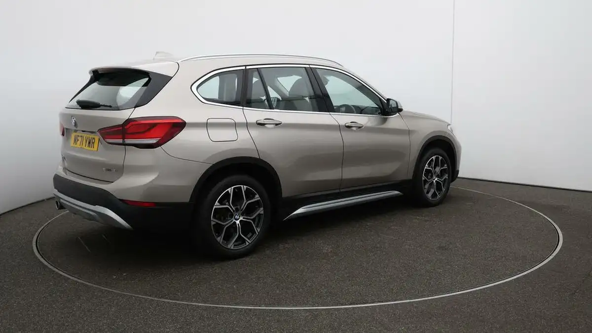 2021-bmw-x1-15-sdrive18i-xline-dct-big-56