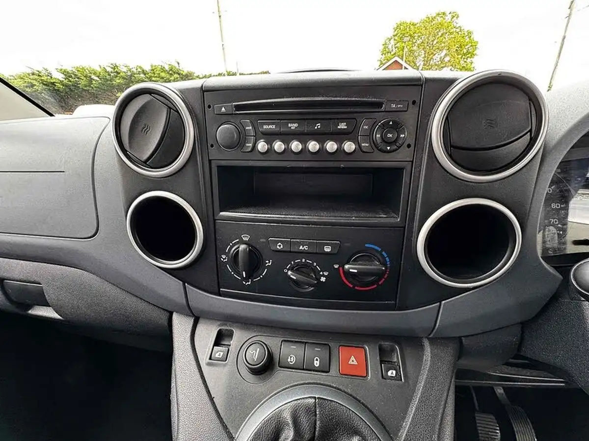 2012-peugeot-partner-16hdi-tepee-s-92bhp-big-29