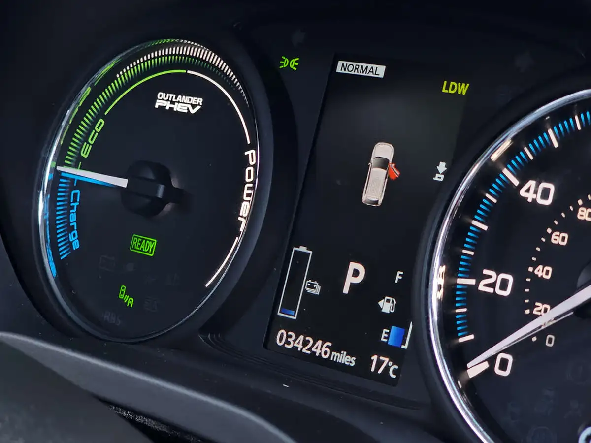 2017-mitsubishi-outlander-20-4hs-phev-5st-big-6