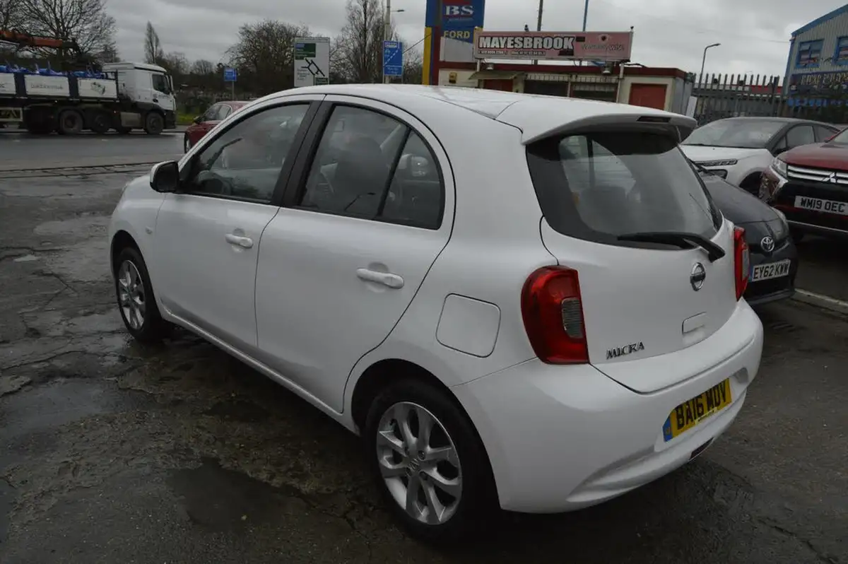 2016-nissan-micra-12-acenta-cvt-big-3