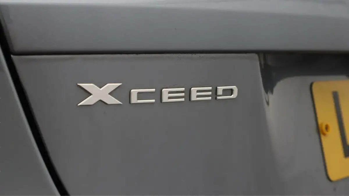 2022-kia-xceed-15-t-gdi-3-big-20