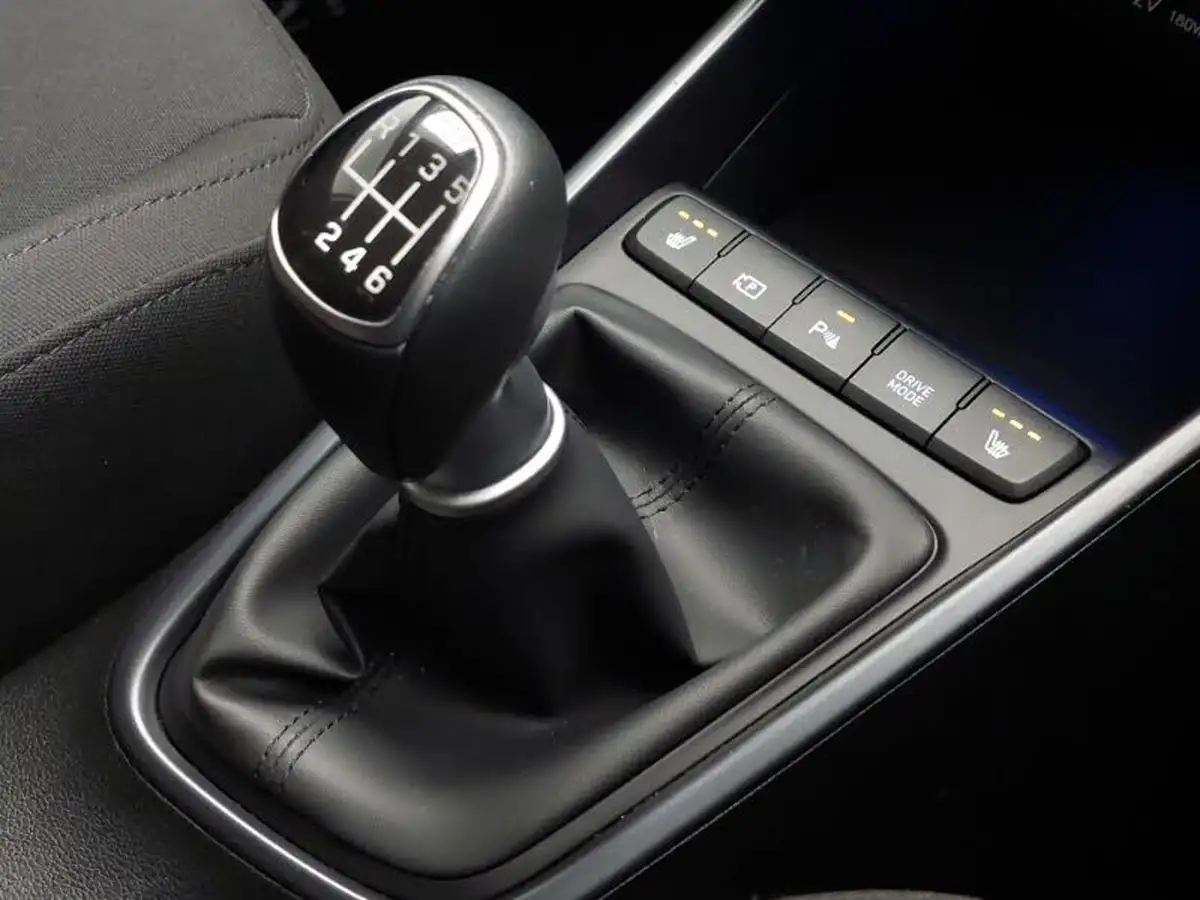 2024-hyundai-i20-10-t-gdi-premium-big-15