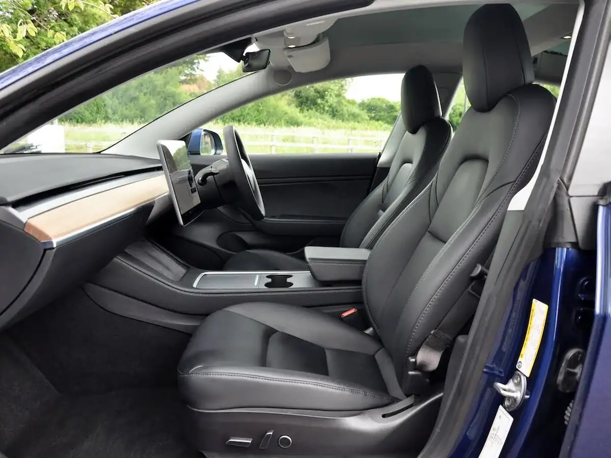 2020-tesla-model-3-e-long-range-big-39