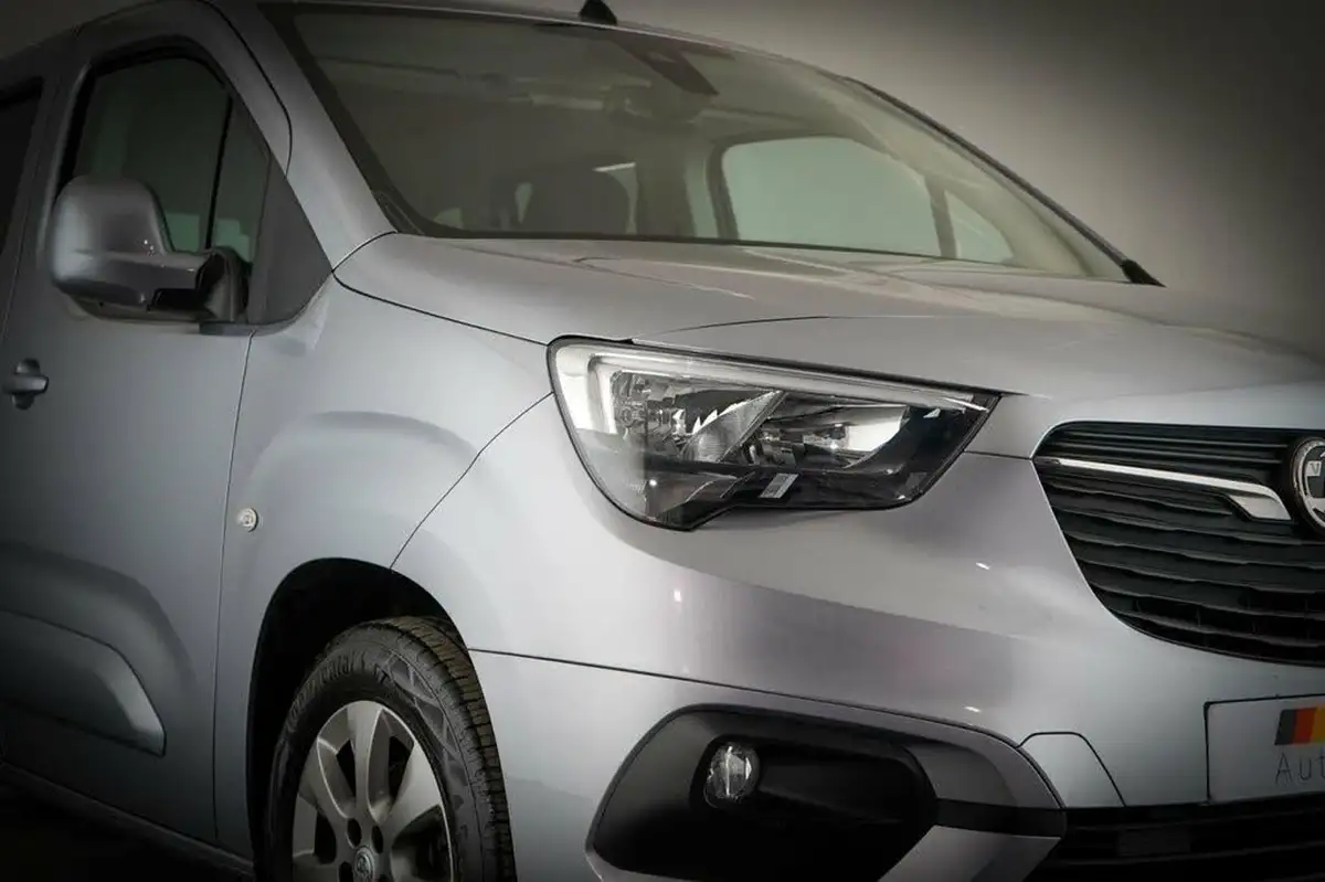 2021-vauxhall-combo-life-15-se-100ps-big-10