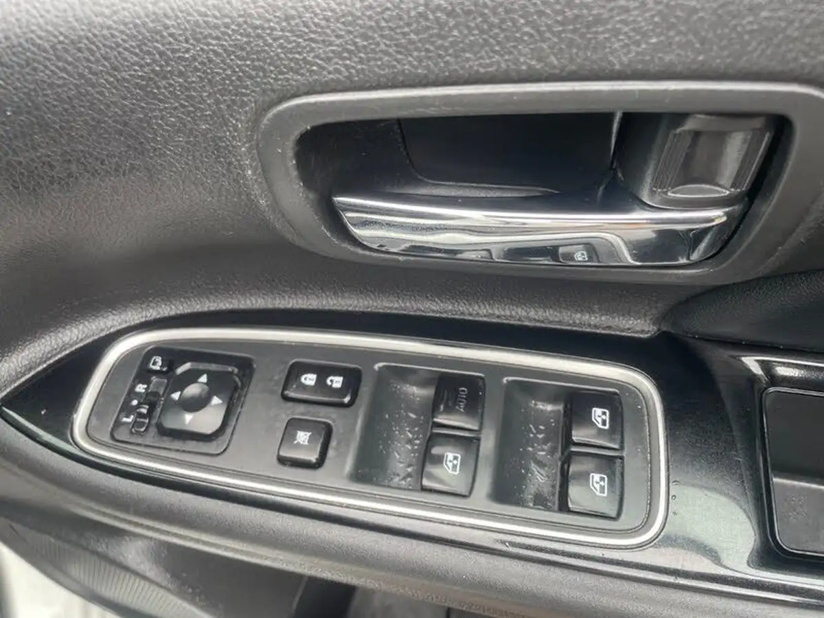2015-mitsubishi-outlander-20-gx4h-phev-big-43