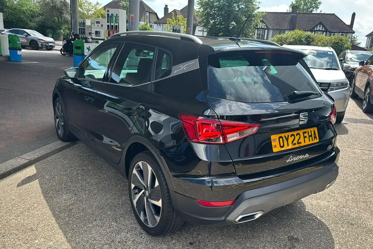 2022-seat-arona-10-tsi-fr-sport-big-1