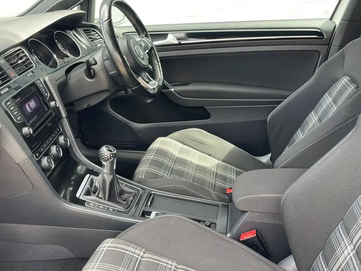 2014-volkswagen-golf-20tdi-gtd-3d-big-42