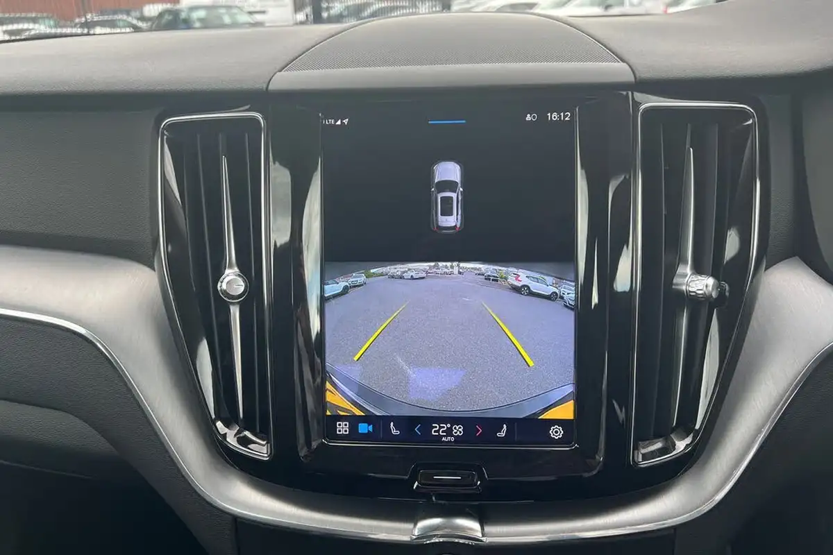 2021-volvo-xc60-20td-b4-momentum-awd-big-15