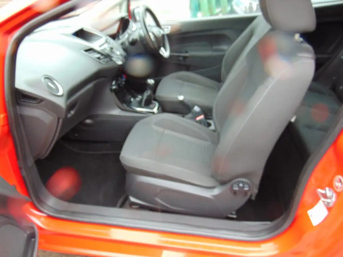 2013-ford-fiesta-125-zetec-3d-big-5