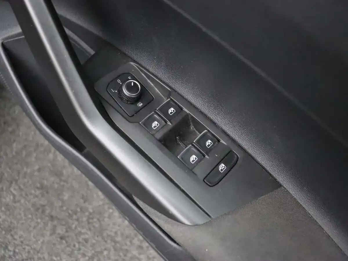 2018-volkswagen-polo-10-se-75ps-big-22