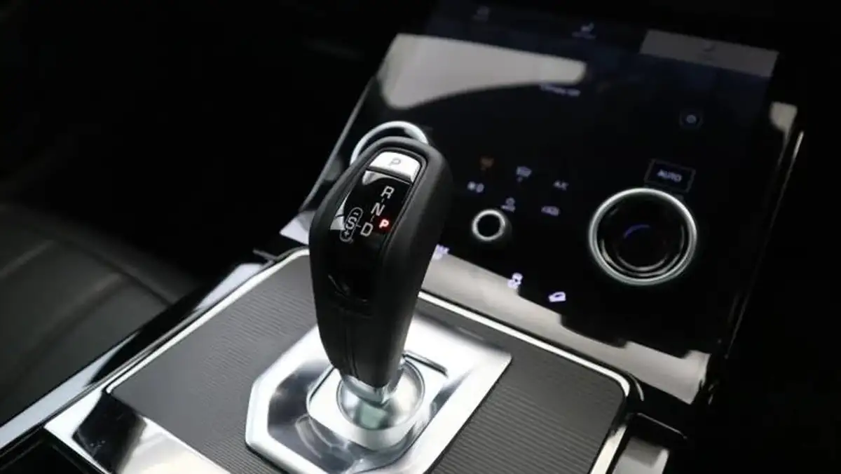 2023-land-rover-range-rover-evoque-15-p300e-r-dynamic-hse-big-13