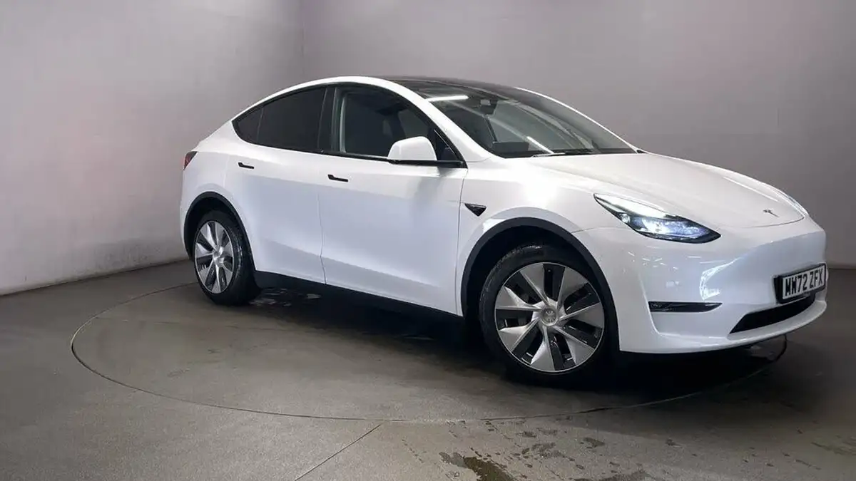 2022-tesla-model-y-e-long-range-big-0
