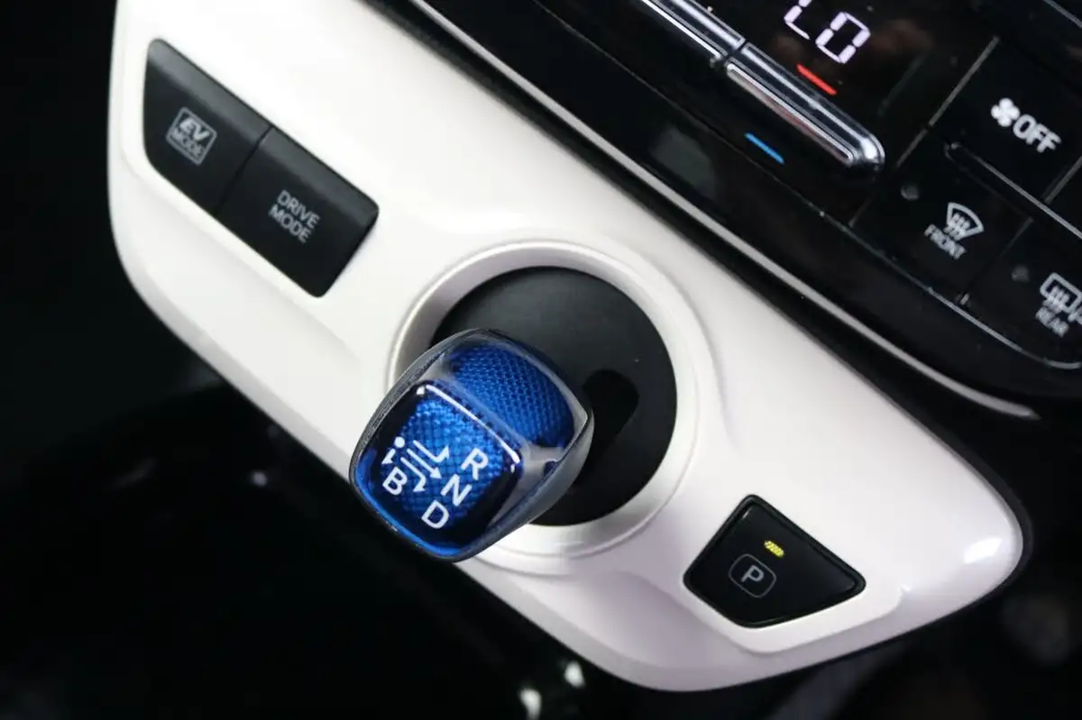2018-toyota-prius-18-vvt-i-active-ss-big-31