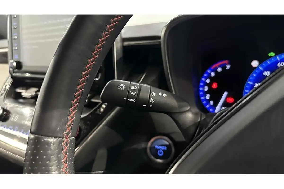 2020-toyota-corolla-18-vvt-i-gr-sport-17in-alloy-wheelstrk-touring-sports-big-30