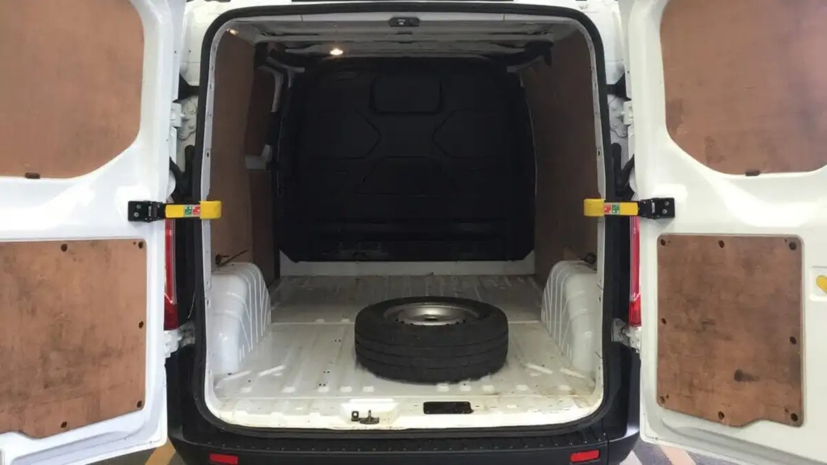 2018-ford-transit-custom-20tdci-300-l1h1-105pseu6-panel-van-big-3