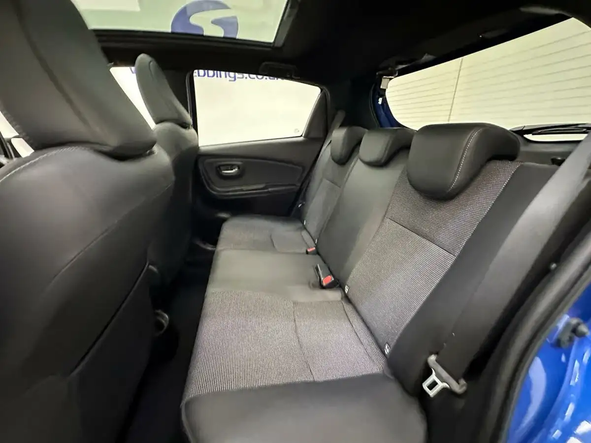 2018-toyota-yaris-15-vvt-i-excel-hybrid-big-23