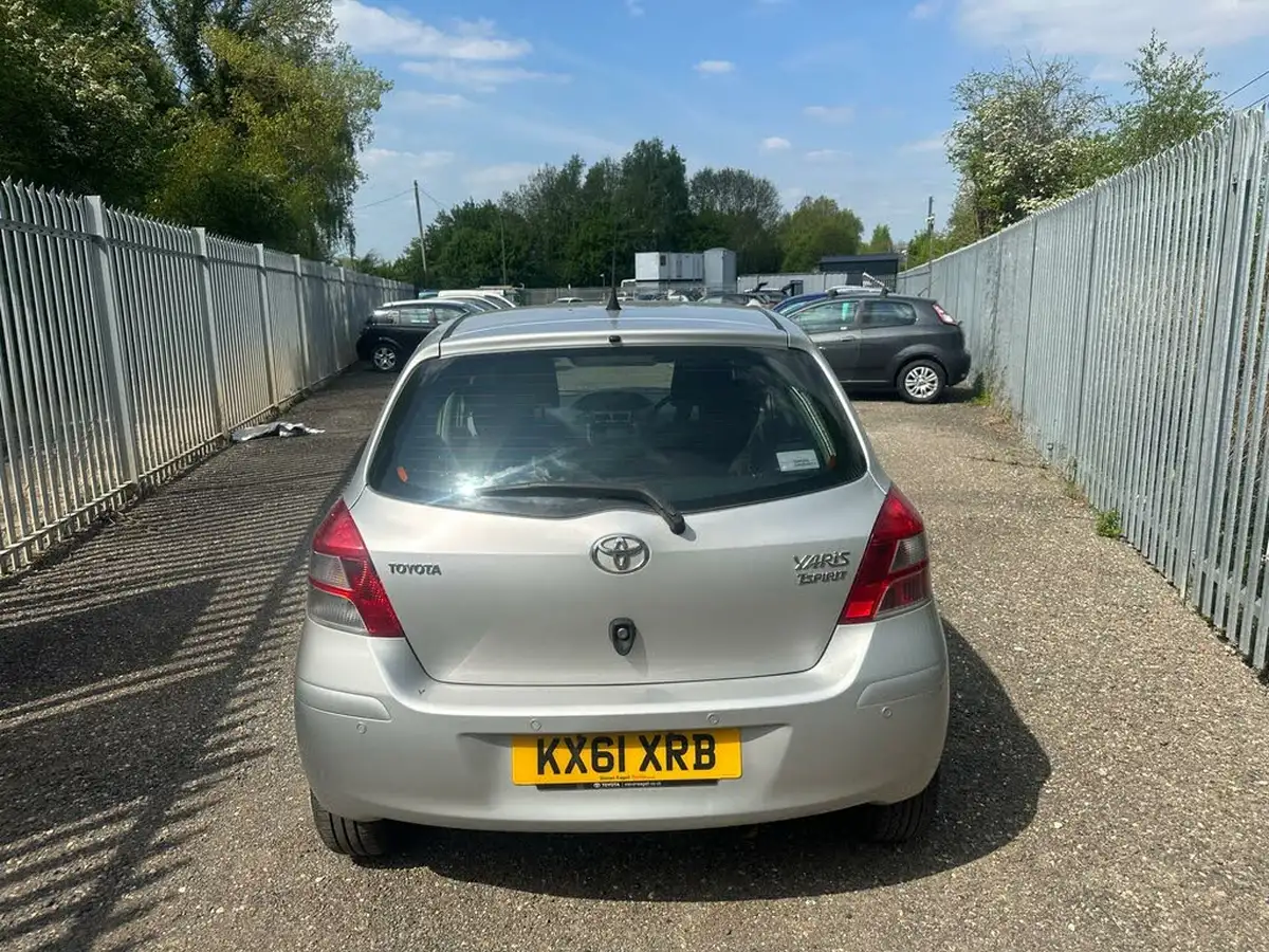2011-toyota-yaris-133-t-spirit-vvt-i-101bhp-5d-big-6
