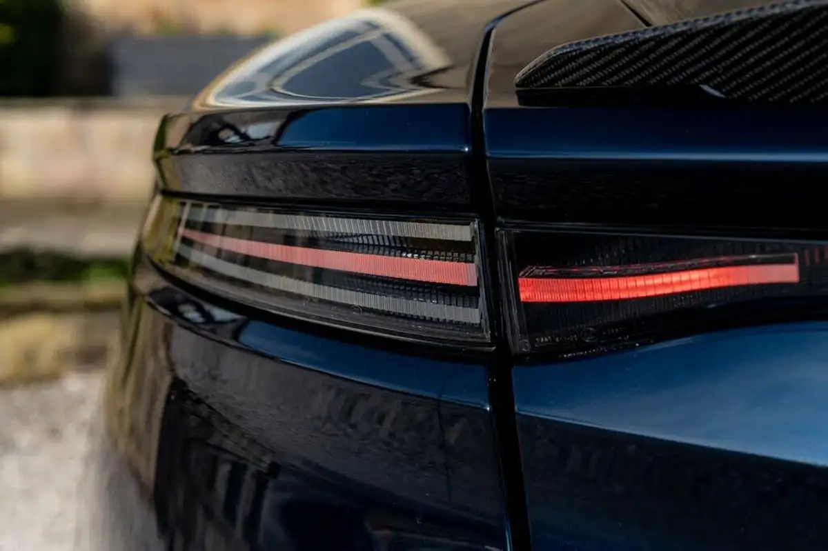 2020-aston-martin-dbs-52-v12-superleggera-big-18