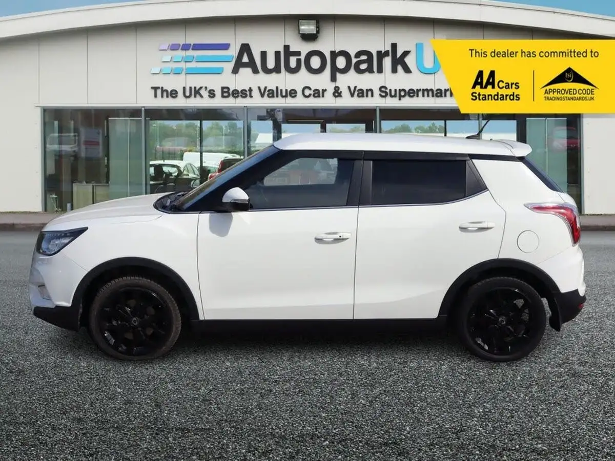 2015-kgm-ssangyong-tivoli-16-elx-big-1