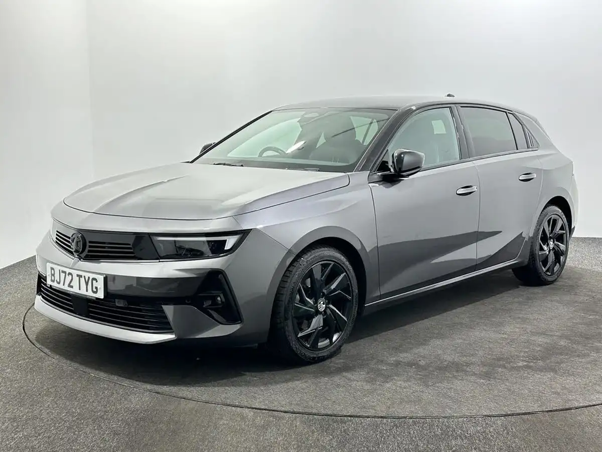 2022-vauxhall-astra-12-turbo-gs-line-hatchback-big-3