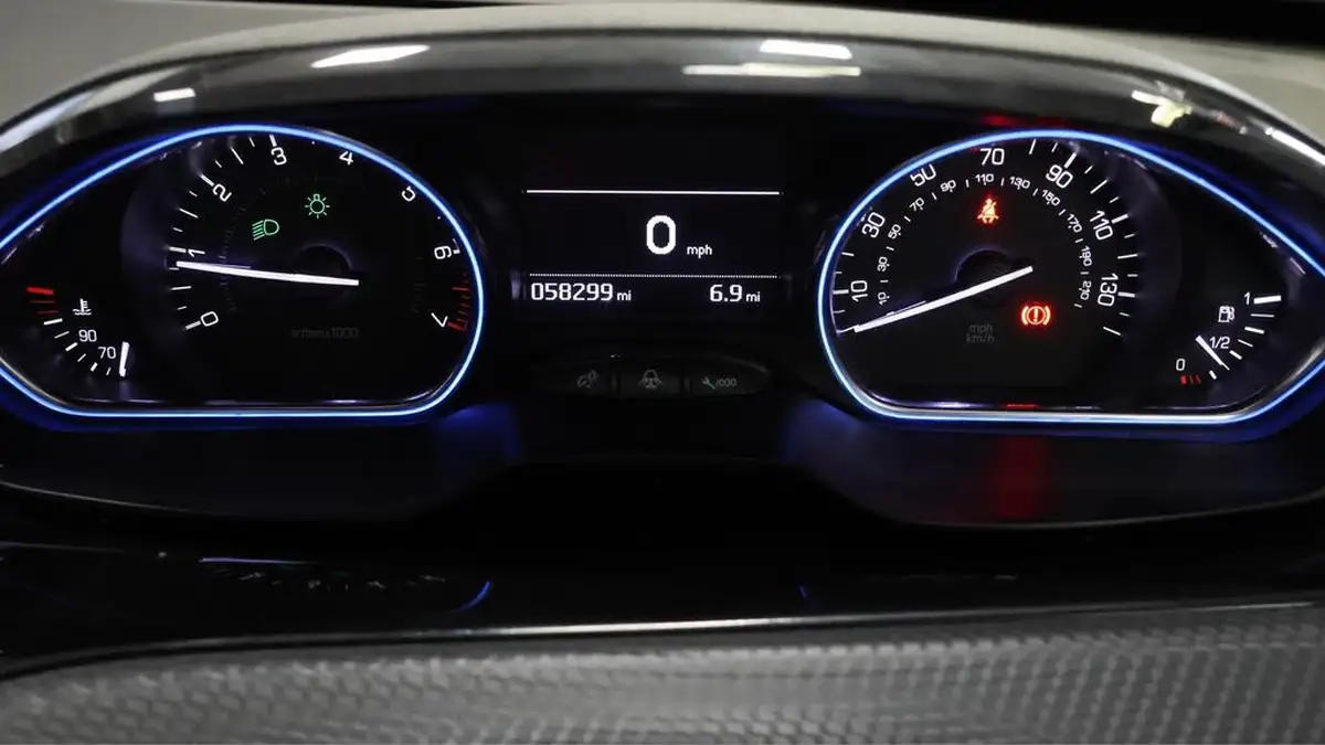 2018-peugeot-2008-suv-12-puretech-allure-82bhp-ss-big-10