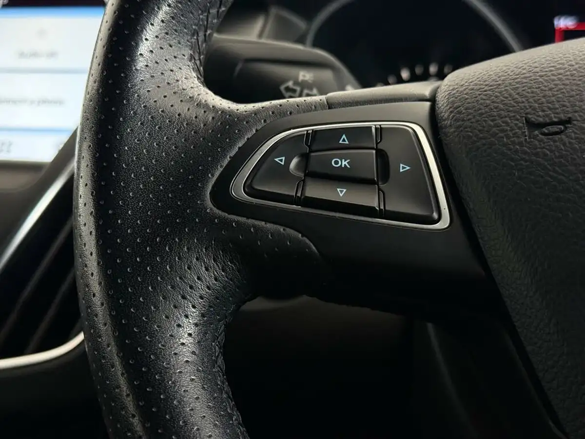 2017-ford-focus-15tdci-st-line-hatchback-big-21