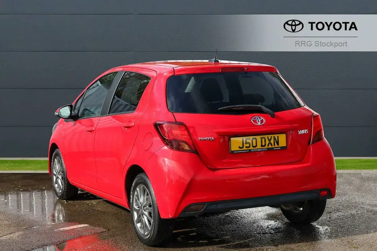 2016-toyota-yaris-10-vvt-i-icon-5d-big-3