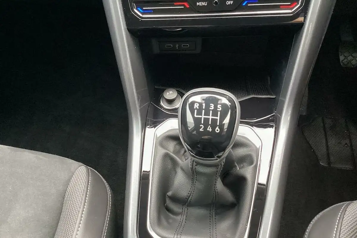 2022-volkswagen-t-roc-10-tsi-style-hatchback-5d-big-46