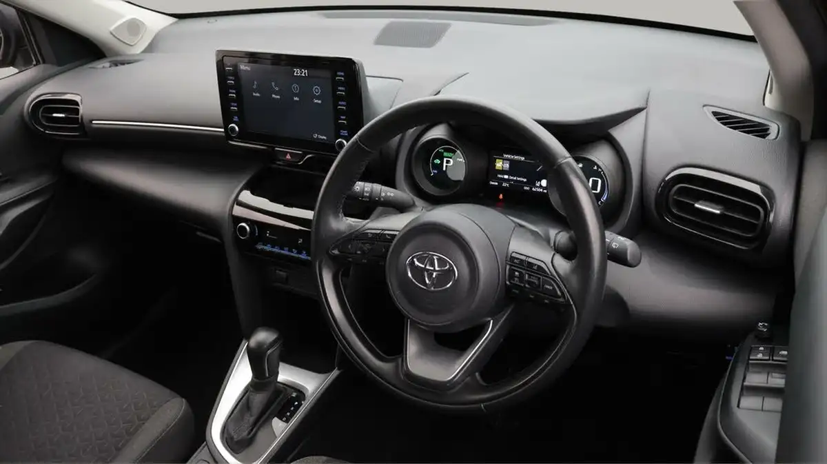 2022-toyota-yaris-cross-15-vvt-i-icon-big-9