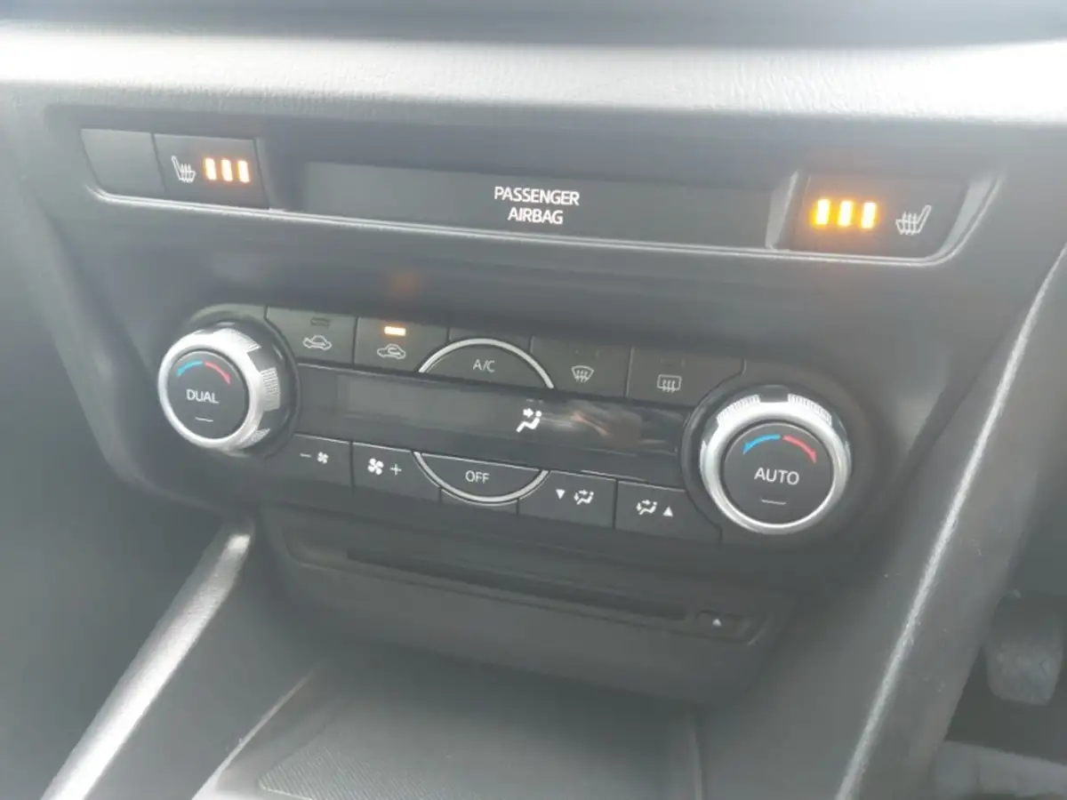 2018-mazda-mazda3-20-se-l-nav-fastback-4d-big-17