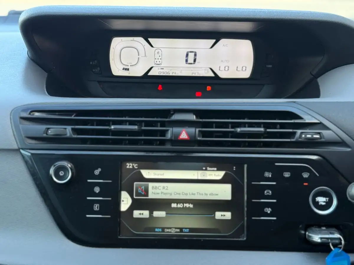 2014-citroen-grand-c4-picasso-16e-hdi-vtr-115ps-big-26