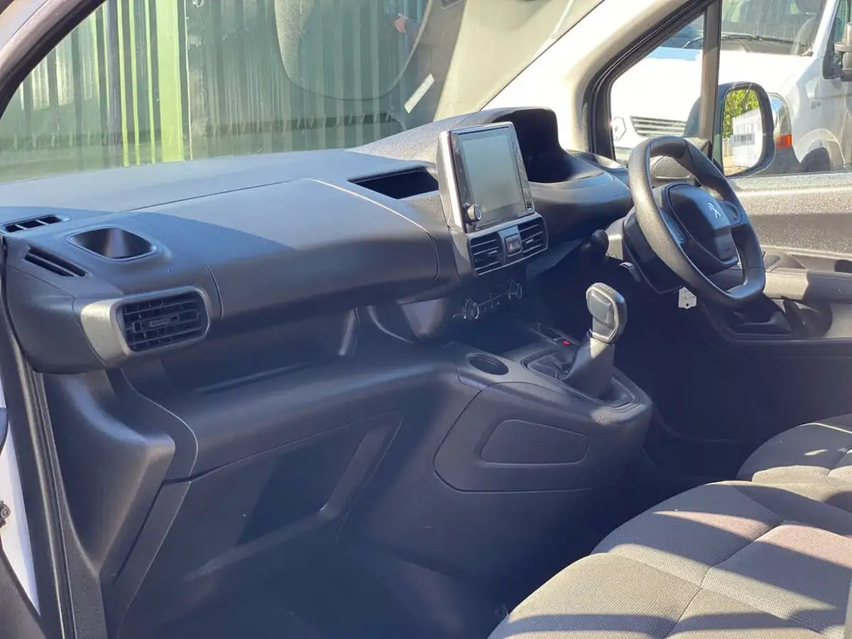 2021-peugeot-partner-15-bluehdi-1000-professional-100ps-eu6dt-panel-big-14