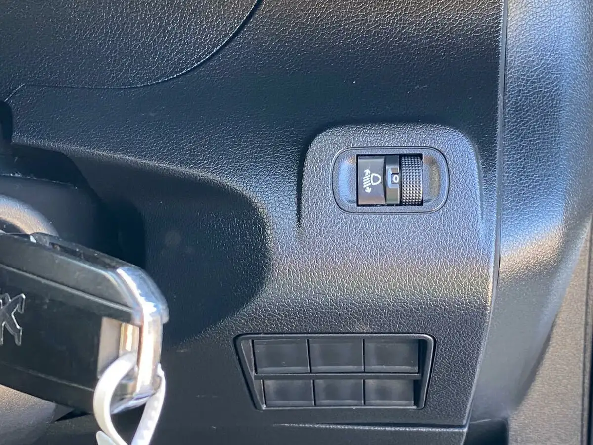 2021-peugeot-partner-15-bluehdi-1000-professional-100ps-eu6dt-panel-big-38