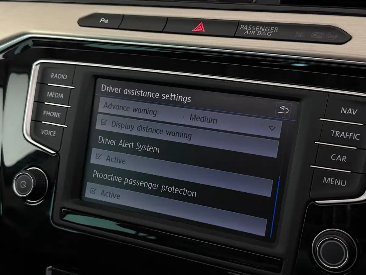 2017-volkswagen-passat-20tdi-gt-150ps-ss-estate-5d-dsg-big-35