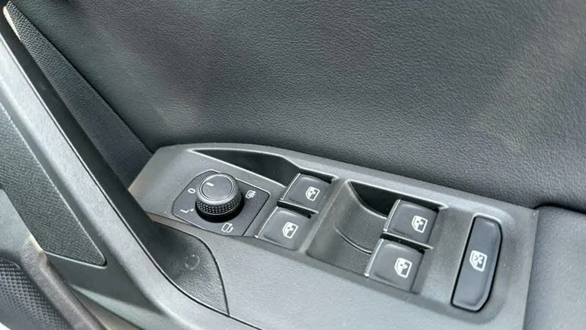 2025-seat-leon-15-e-hybrid-fr-hatchback-big-15