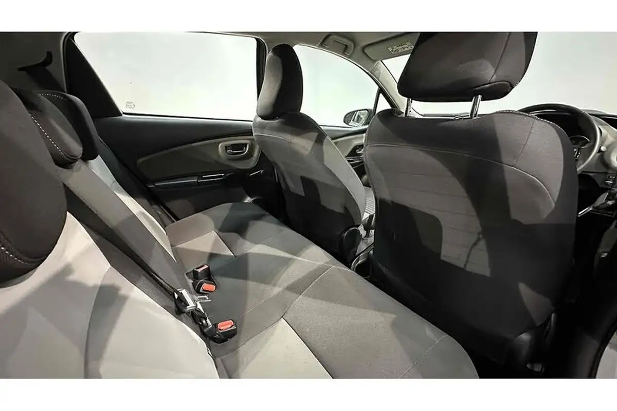 2018-toyota-yaris-15-vvt-i-icon-tech-111bhp-1496cc-cvt-big-20